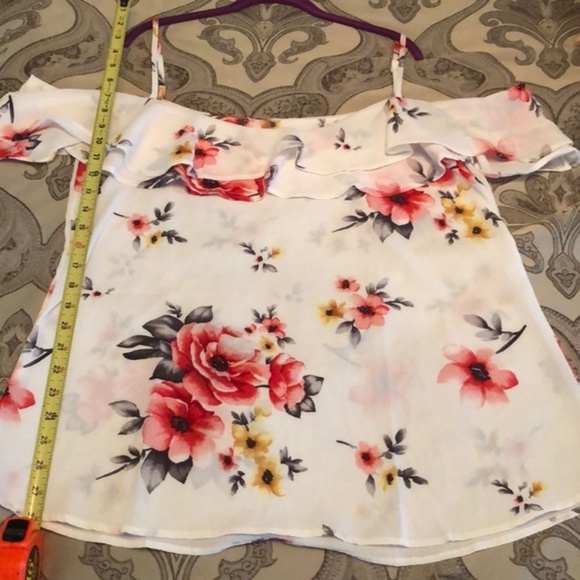 FLORAL RUFFLE COLD SHOULDER BLOUSE - Picture 2 of 6